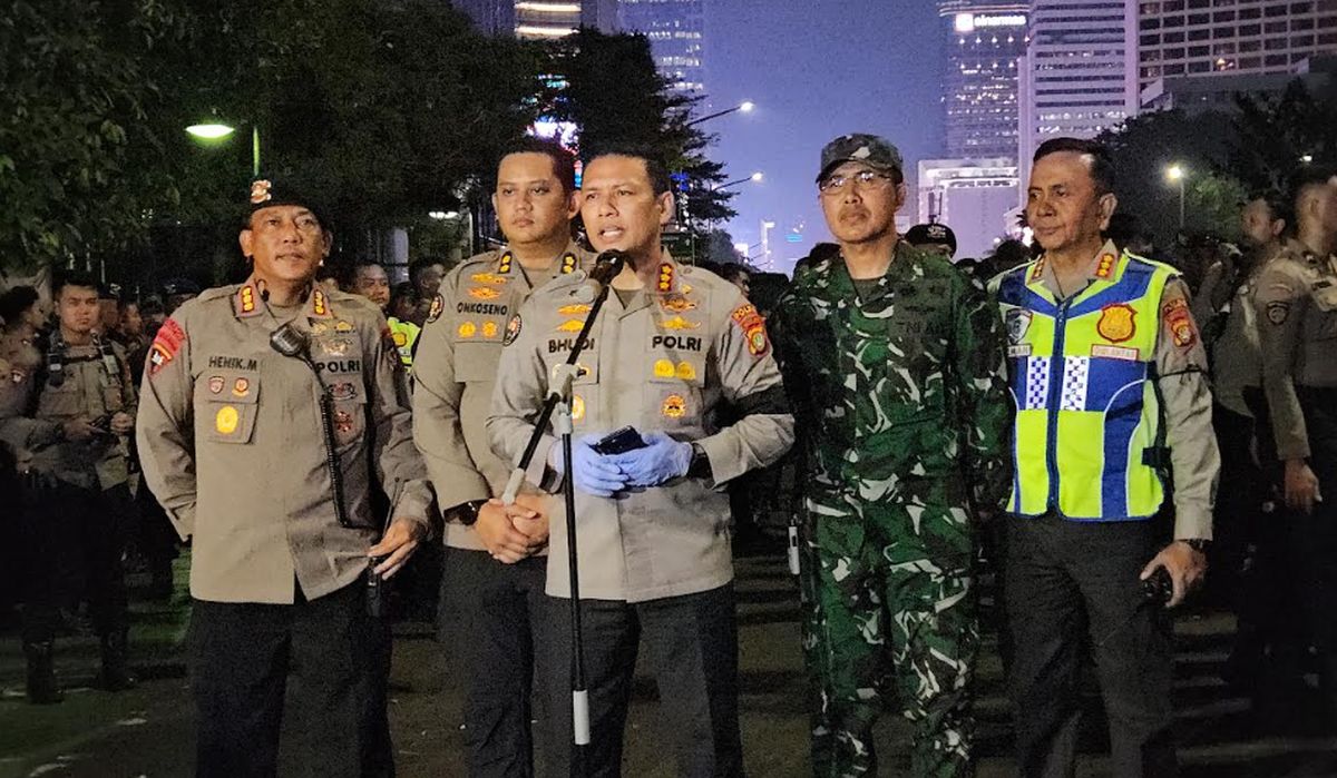 Polisi Tangkap 2 Orang Bawa Pisau dan Golok ke Aksi Mahasiswa